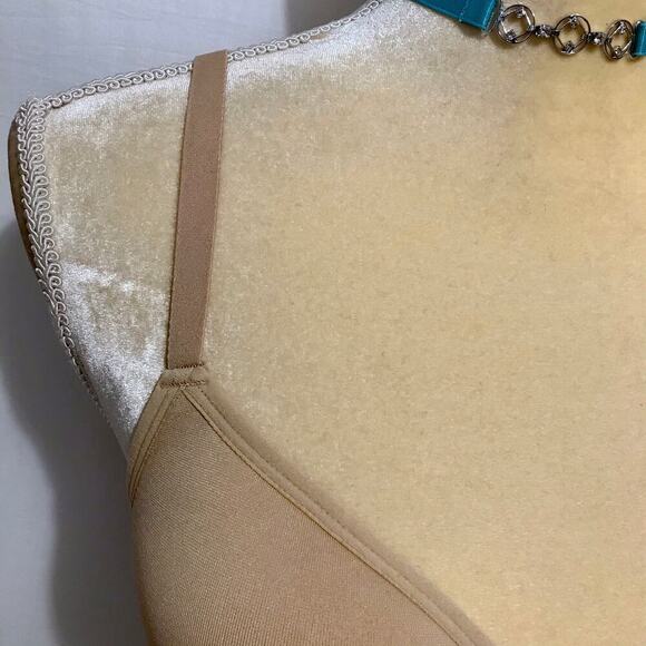 Felina NWOT Nude Seamless Wirefree Bra Various - Picture 3 of 10